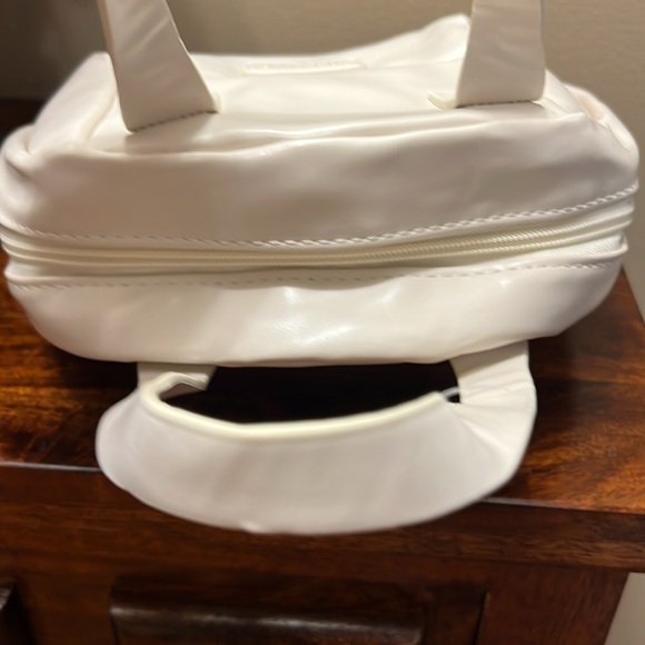 Light.Travel Travel Bag in Ivory, New, No Tags - Picture 7 of 13